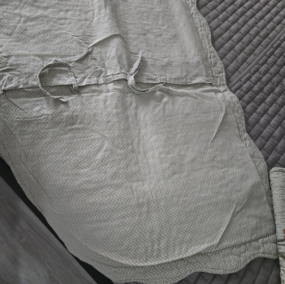 Patchwork Quilt in Greenand Cream Farmhouse Style - Picture 9 of 10